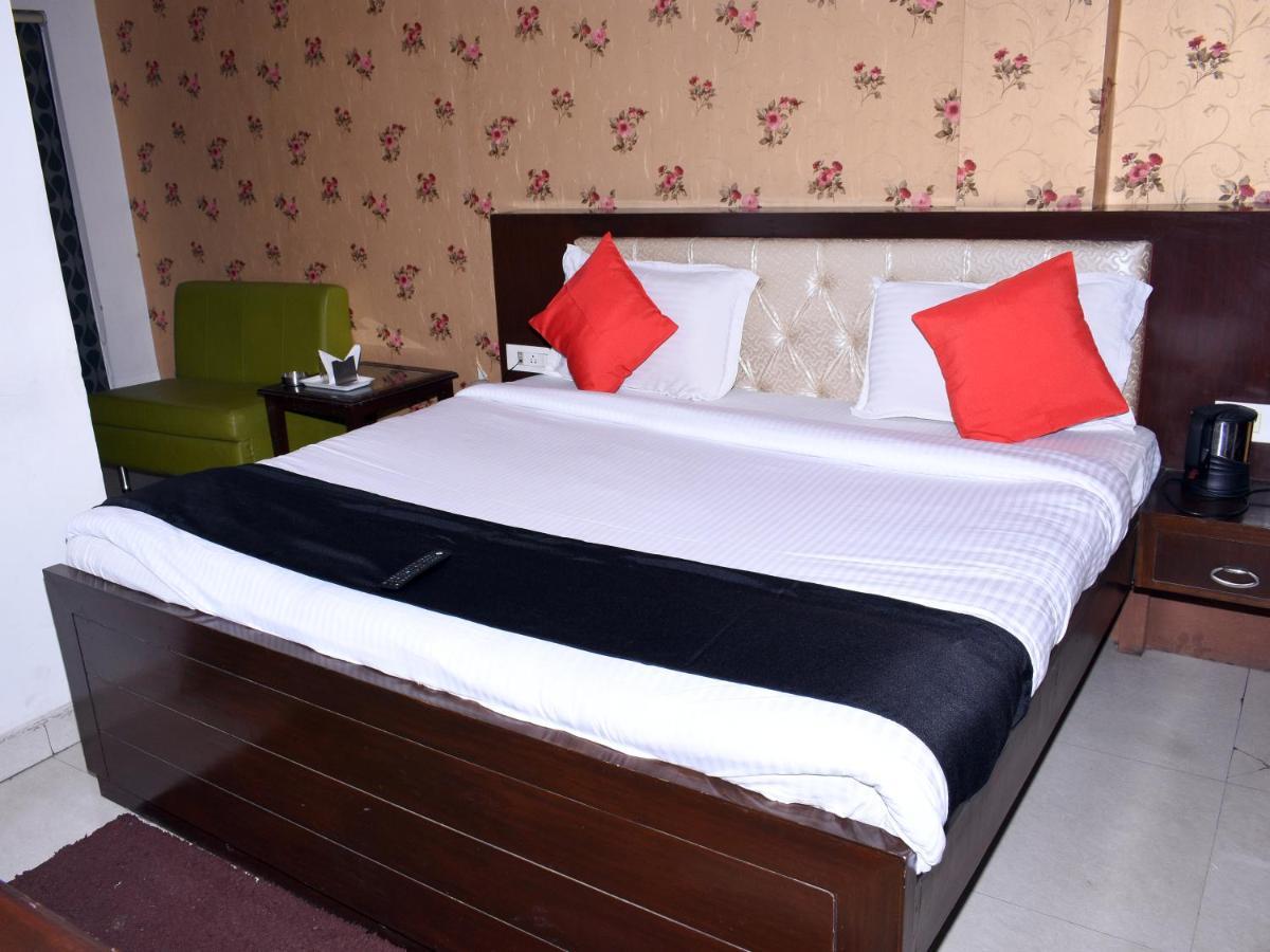 Hotel Flora Inn Gurgaon Exterior photo