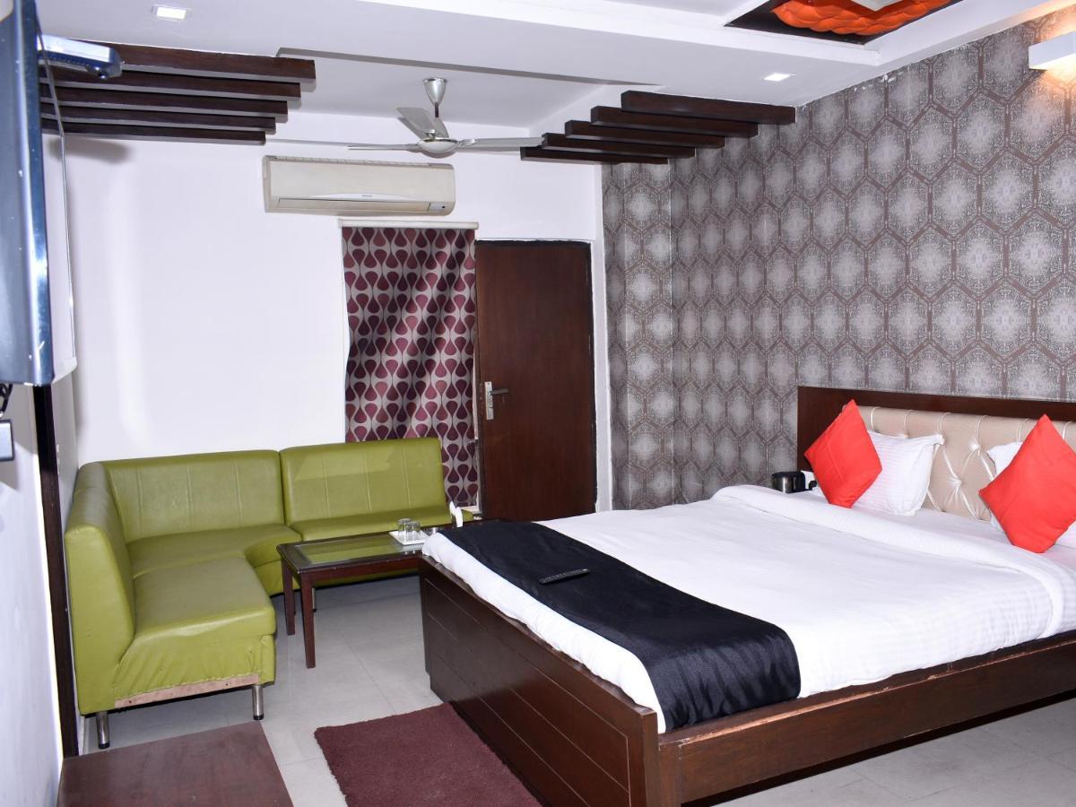 Hotel Flora Inn Gurgaon Exterior photo
