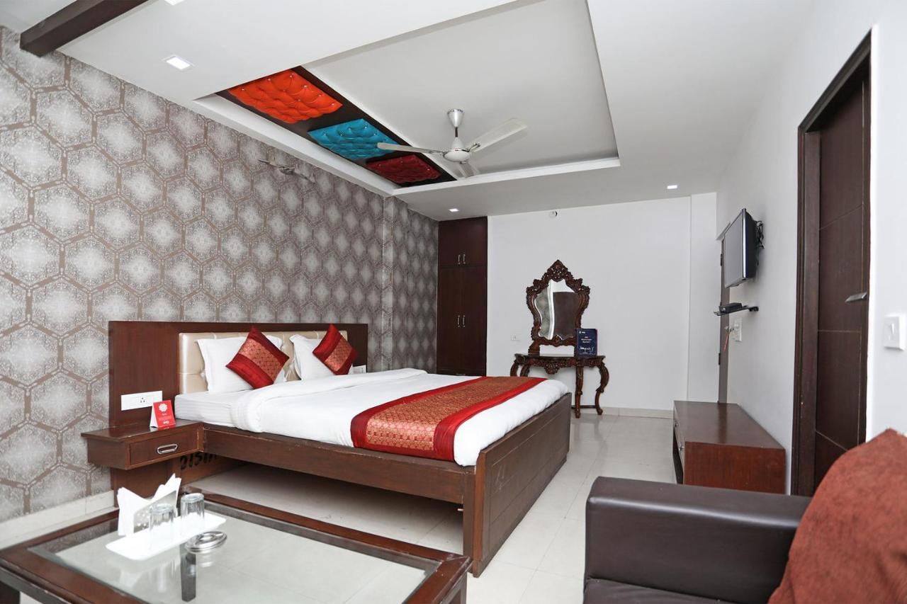 Hotel Flora Inn Gurgaon Exterior photo